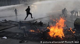 Proteste in Chile (picture-alliance/AP Photo/R. Abd)
