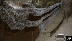资料照片：美墨边境隔离墙