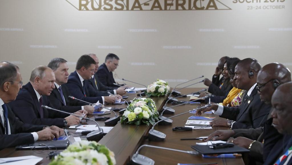 俄非峰会上，俄罗斯总统普京与中非总统举行会谈，索契，2019年10月23