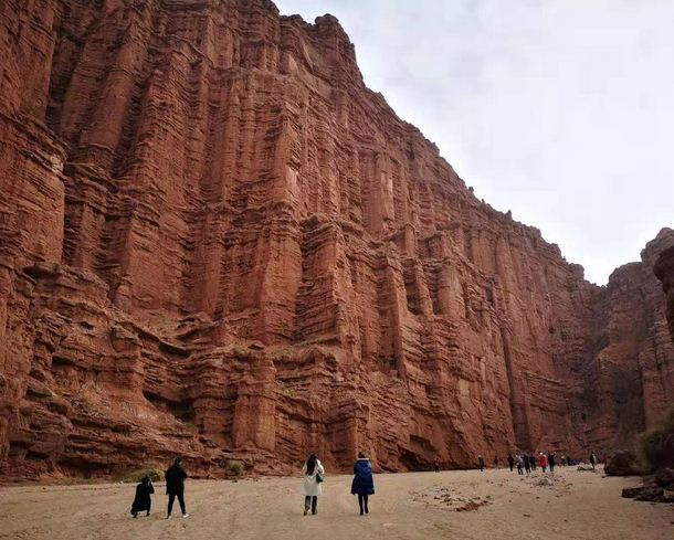 这座2000多年历史的新疆县城 私藏震撼峡谷风光