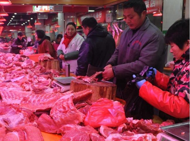 惊曝：中国已耗尽猪肉战略储备 疫情超严重