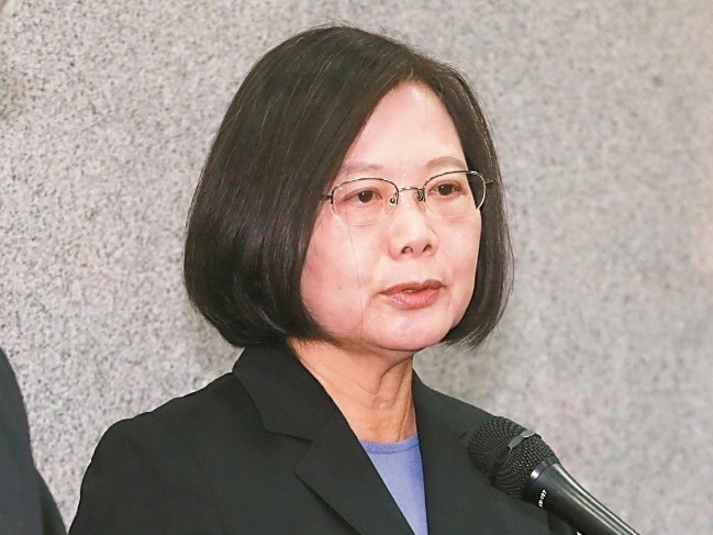 蔡英文：韩国瑜若当选 台湾主权让人担心