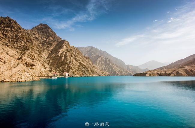 建在新疆沙漠深处的4A景区 水色浅蓝