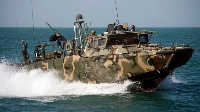 美国海军拦下可疑船只 截获大量伊朗先进导弹