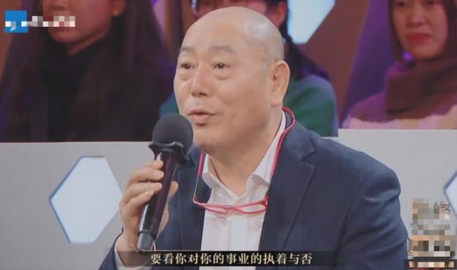 67岁刘晓庆与24岁鲜肉演情侣 舞台上当场卸妆