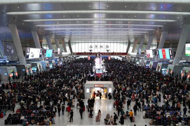 中国春运首日 近7000万人在路上