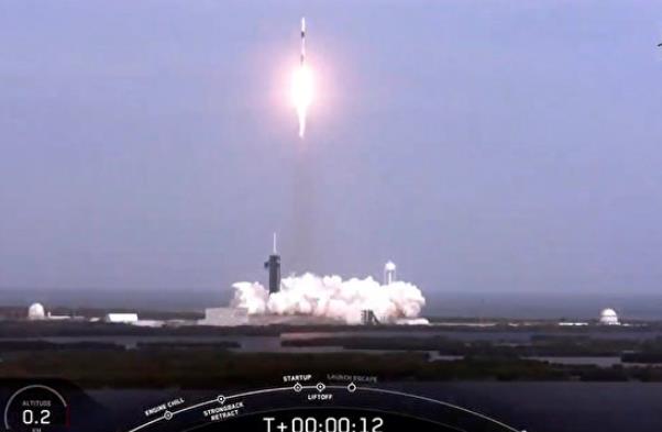 完成紧急逃生测试 SpaceX太空船最快3月载人