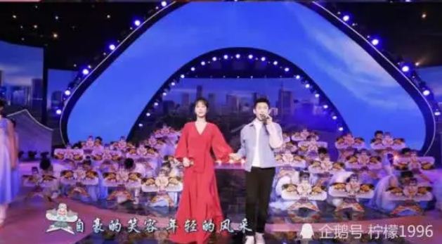 家有儿女重聚一堂 张一山杨紫演绎《北京我的爱》