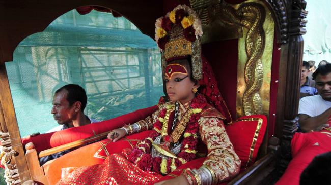尼泊尔的“活女神” 长大后无人敢娶