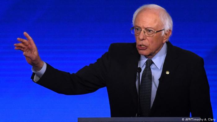 USA Buttigieg und Sanders bei TV-Debatte der US-Demokraten unter Beschuss (AFP/Timothy A. Clary)