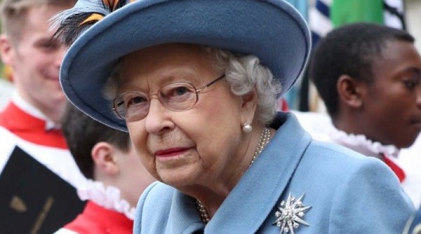 英政府顾问建议再考虑群体免疫 女王明罕讲话