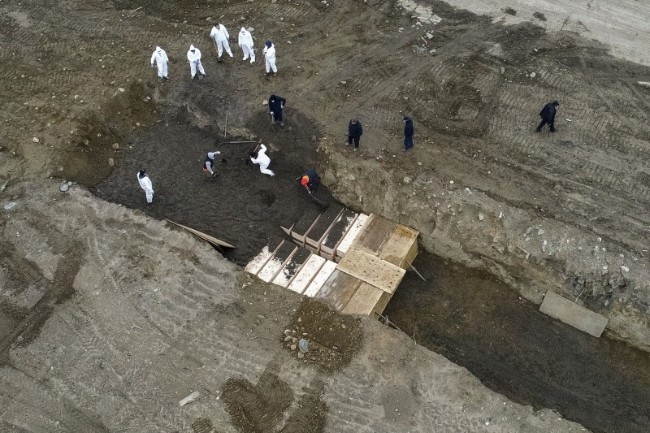 纽约哈特岛埋尸坑空拍照曝光