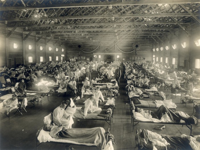 1920px-Emergency_hospital_during_Influenza_epidemic,_Camp_Funston,_Kansas_-_NCP_1603.jpg