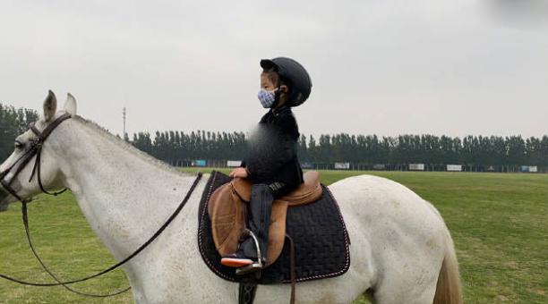 章子怡贵族式富养女儿 醒醒5岁就学骑马
