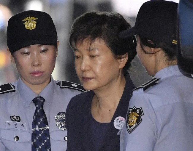 韩国前总统朴槿惠干政受贿案终审 或被判刑35年