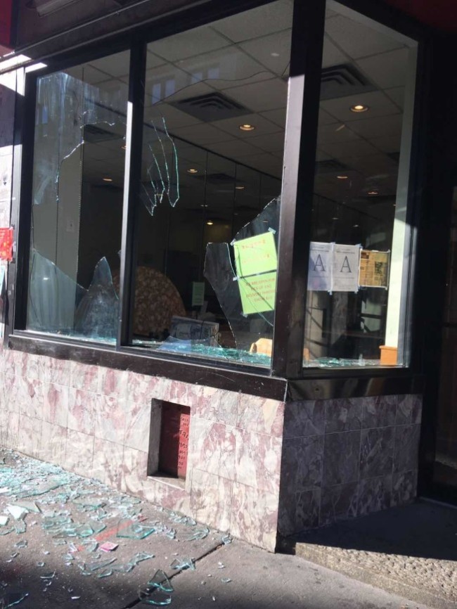 波士顿华埠餐厅被砸 店主呼吁示威后疏散人群