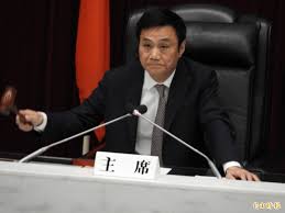 韩国瑜遭罢免同日 高雄市议长疑坠楼身亡
