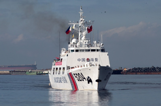 撞！中国海警船冲撞越南渔船 抢夺渔获、设备