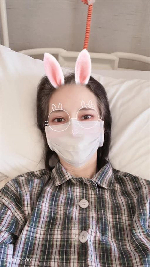 女星郑艳丽退出娱乐圈后当清洁工 突患重病进ICU
