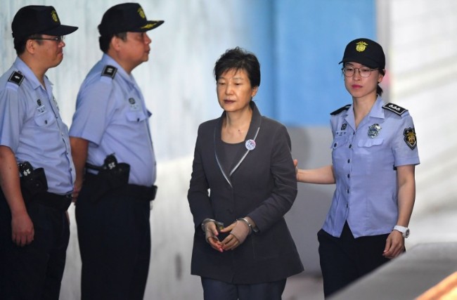 朴槿惠重审即将宣判 刑期或提至35年