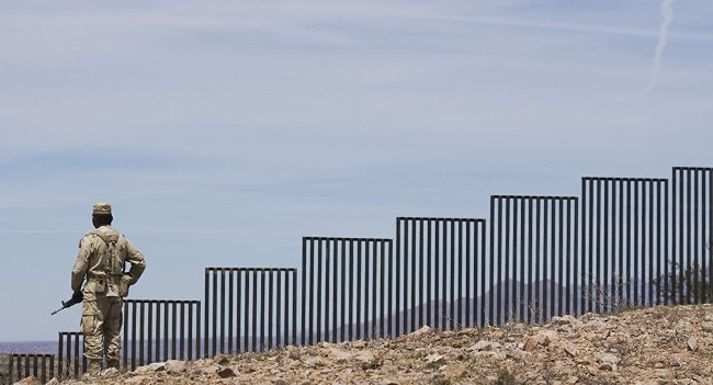 川普：美墨边境建成386公里隔离墙