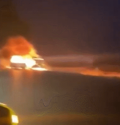 火光冲天 美军运输车队在伊拉克遇袭