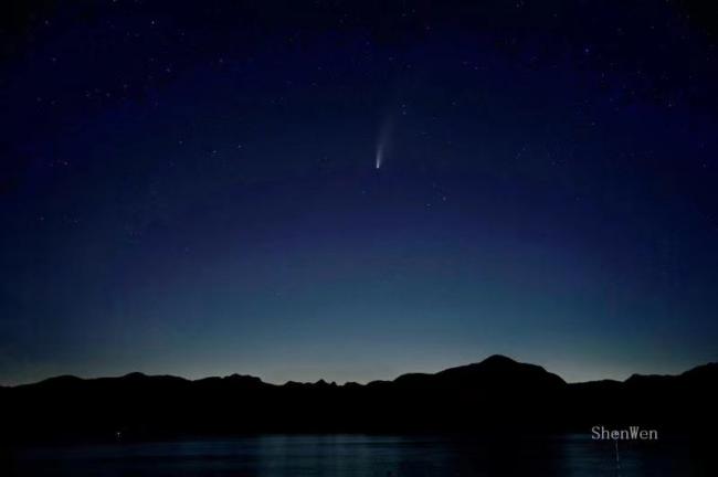 大温八旬摄影爱好者的追星体验：一定要看次彗星