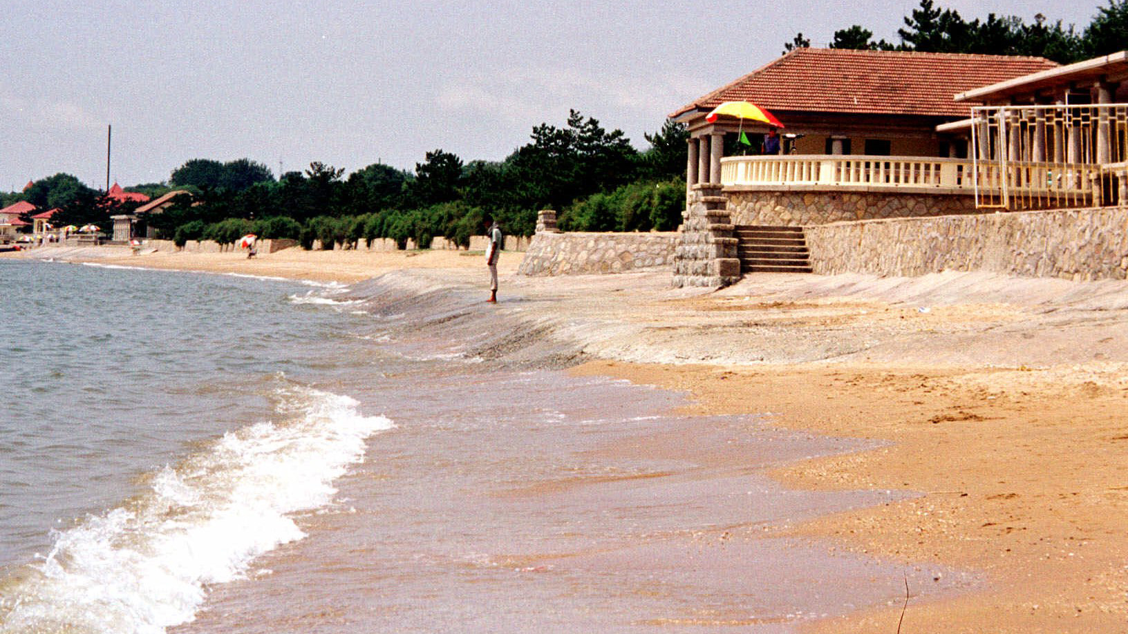 中国北戴河的一处海滩，中国领导人常常在北戴河休假开会。（美联社资料图片）