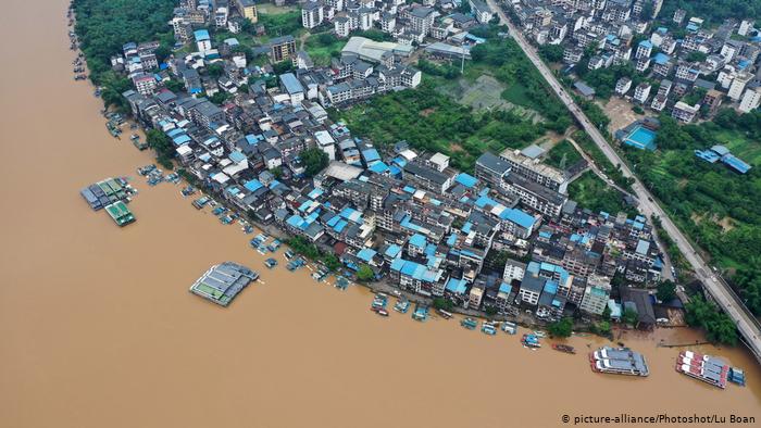 Hochwasser in China (picture-alliance/Photoshot/Lu Boan)