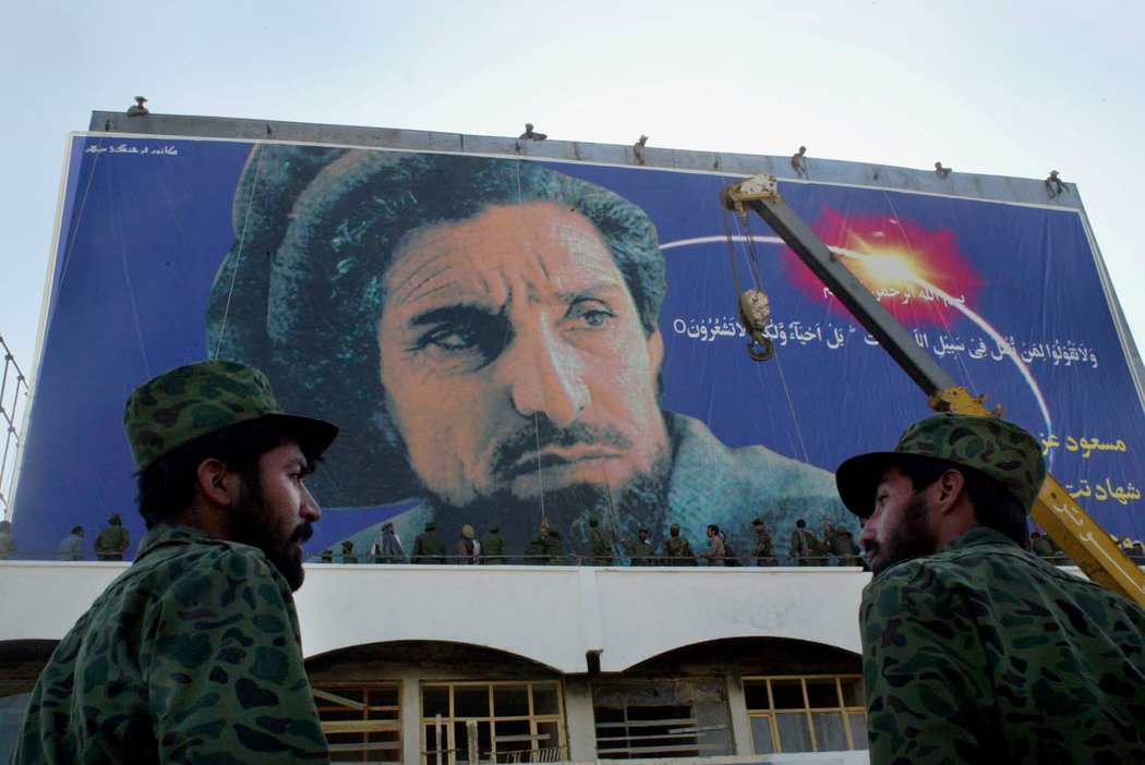 2002年，阿富汗喀布尔一幅艾哈迈德·沙阿·马苏德的壁画。