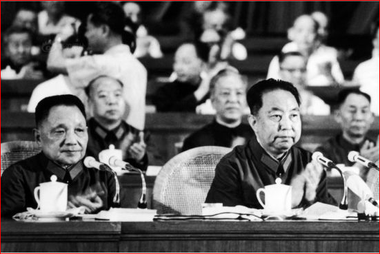 邓小平并非公开反对华国锋“两个凡是”第一人