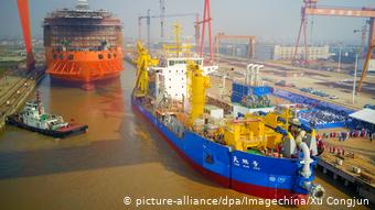 China Saugbagger Hafen von Nantong (picture-alliance/dpa/Imagechina/Xu Congjun)