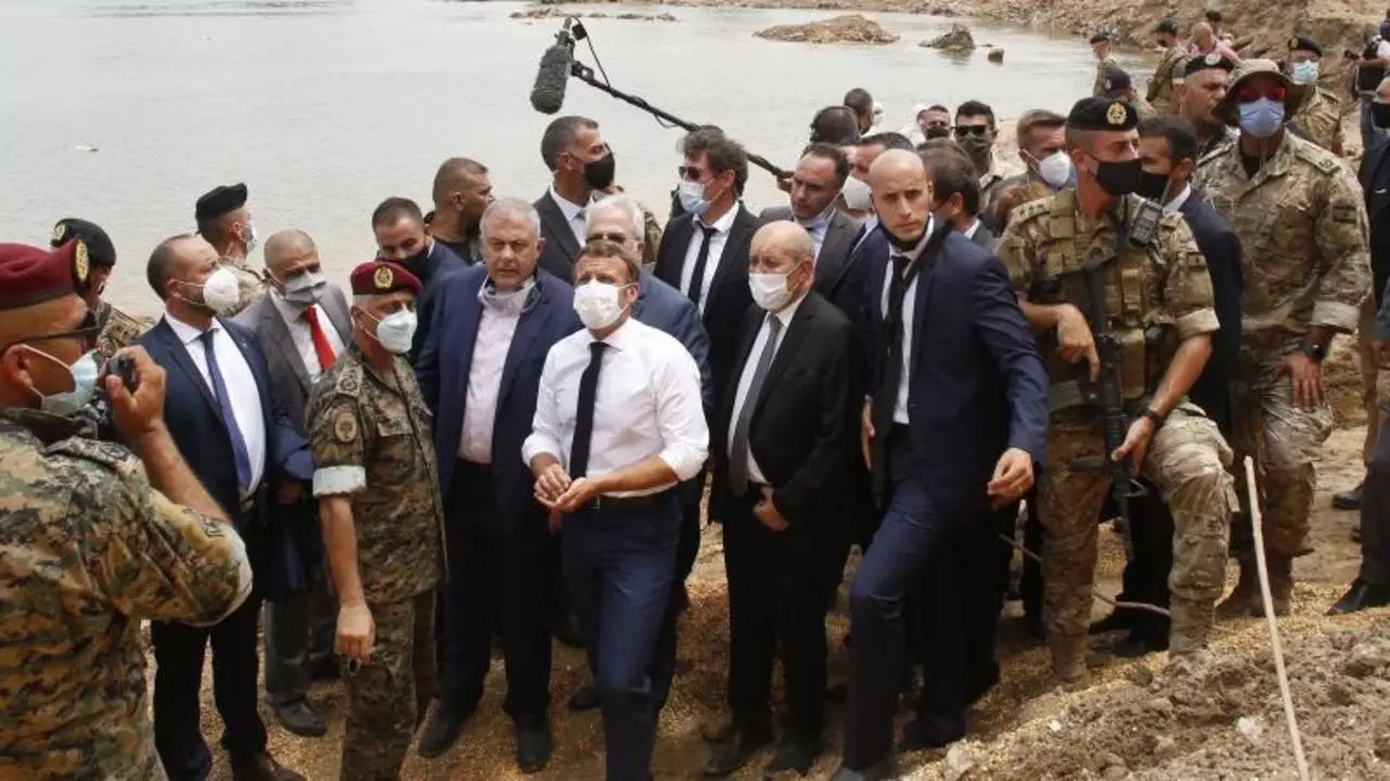 Emmanuel Macron  Beyrouth le 6 août 2020, aprs la catastrophe de l'explosion du port