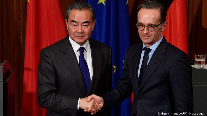 Deutschland China | Außenminister Maas und Wang Yi (Getty Images/AFP/J. Macdougall)