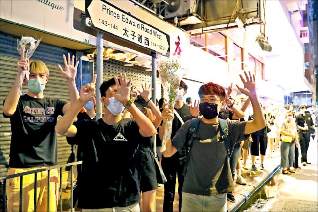 香港“831黑警打死人”一周年 真相扑簌迷离