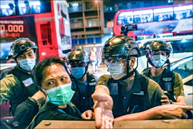 香港“831黑警打死人”一周年 真相扑簌迷离