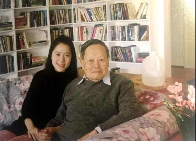 98岁杨振宁与妻近照曝光：翁帆这16年经历了什么？