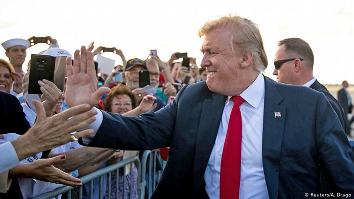 Florida Donald Trump begrßt Anhänger (Reuters/A. Drago)