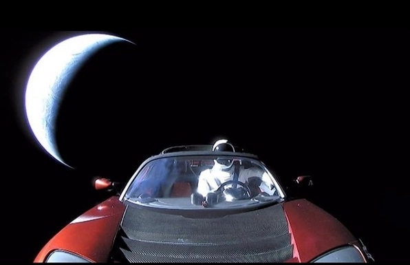 马斯克射向太空的特斯拉跑车：第一次逼近火星