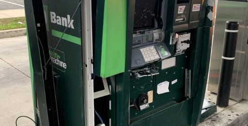 当街抢劫 费城抗议10台ATM机被炸钞票撒一地