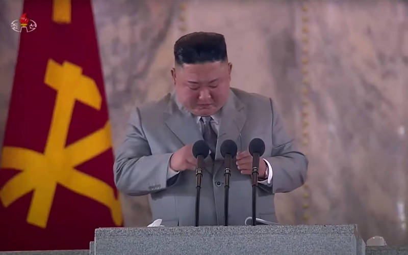 金正恩（见图）在10月10日北韩劳动党建党75週年党庆阅兵发表演说，提到北韩没有武汉肺炎确诊者时感动落泪。（法新社）