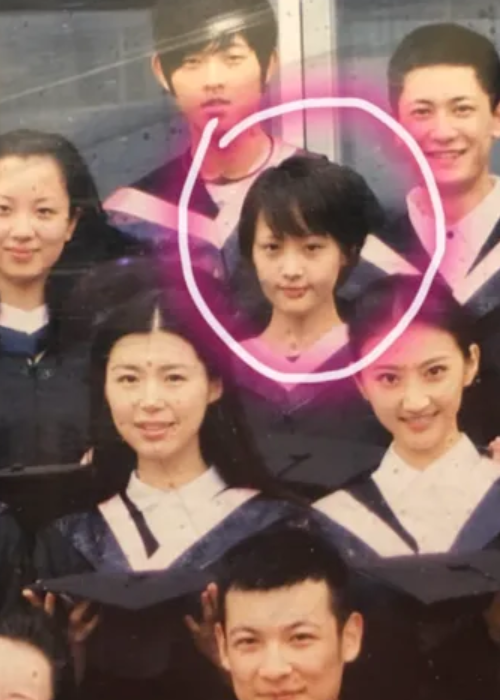 赵薇刘亦菲的毕业照 看到李易峰：这是要脱粉？