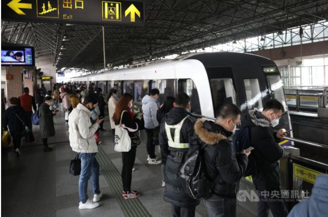 禁止手机声音外放 上海地铁新规网友叫好