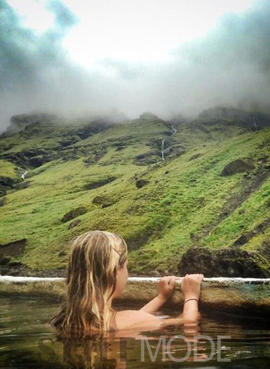 冰岛火山下的游泳池 无数人在这裸泳