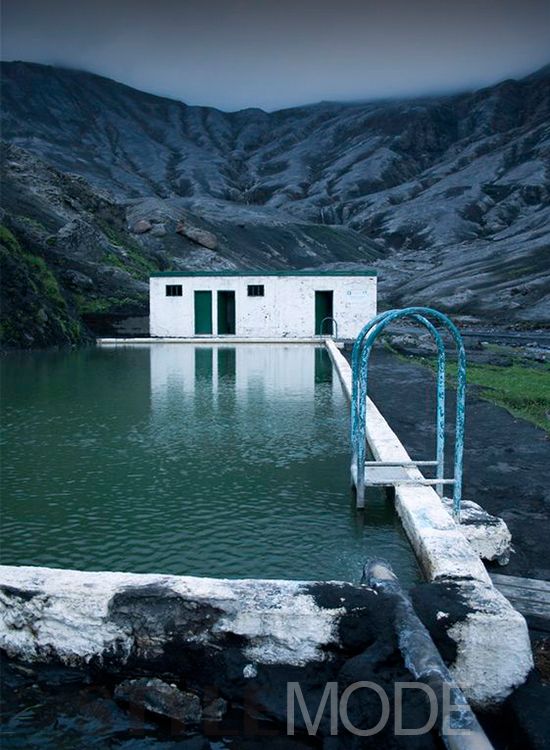冰岛火山下的游泳池 无数人在这裸泳