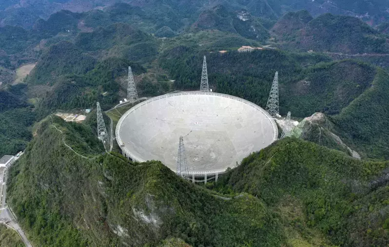 美国天文台塌了 中国“天眼”一枝独秀