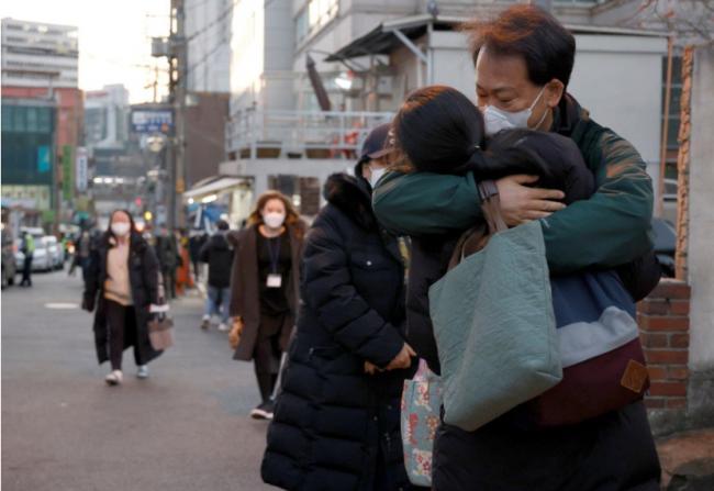 南韩49万考生死磕第二波新冠疫情下的高考
