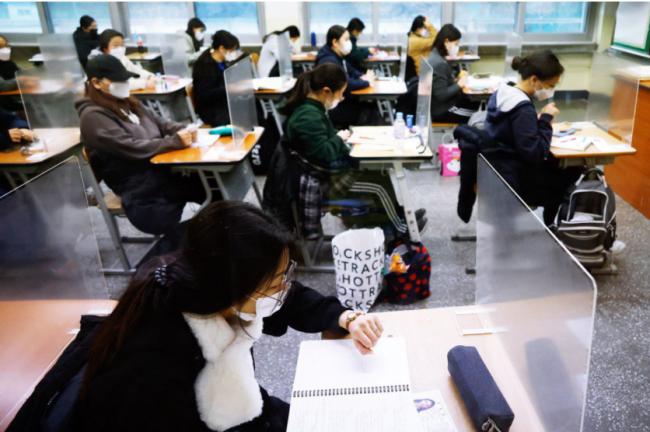 南韩49万考生死磕第二波新冠疫情下的高考