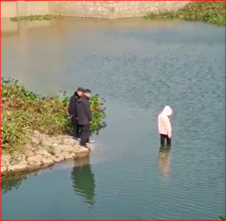 一干警察目视女孩溺亡视频曝光  中国网友怒了