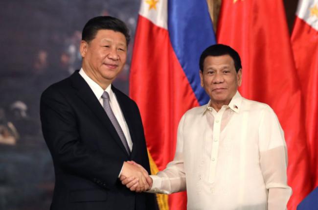 偷打中国走私疫苗？菲律宾总统卫队的"接种风暴"